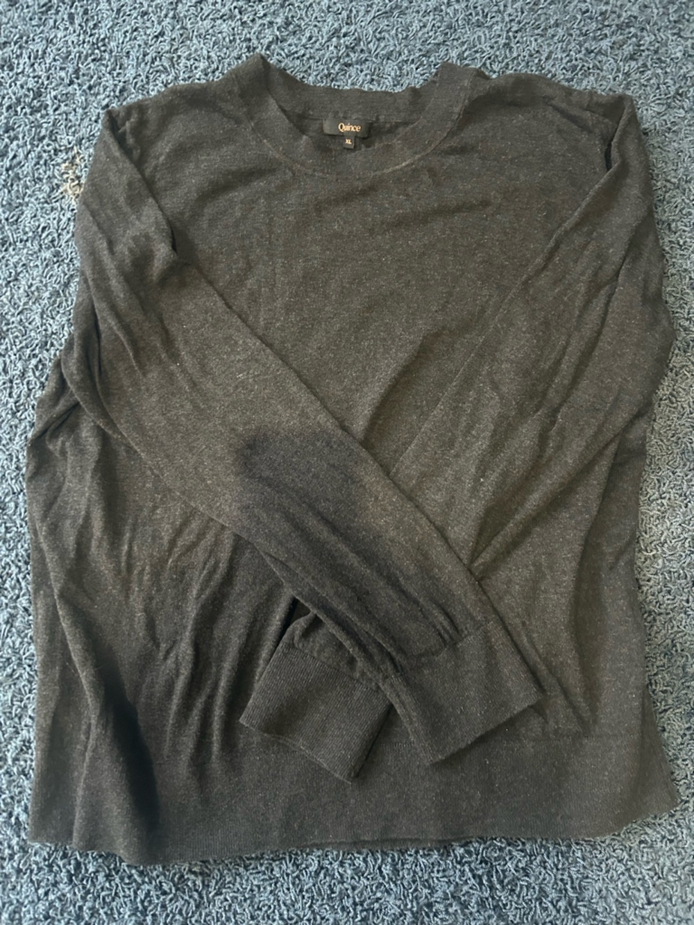 Quince women’s Crewneck cashmere Sweater in Dark Gray